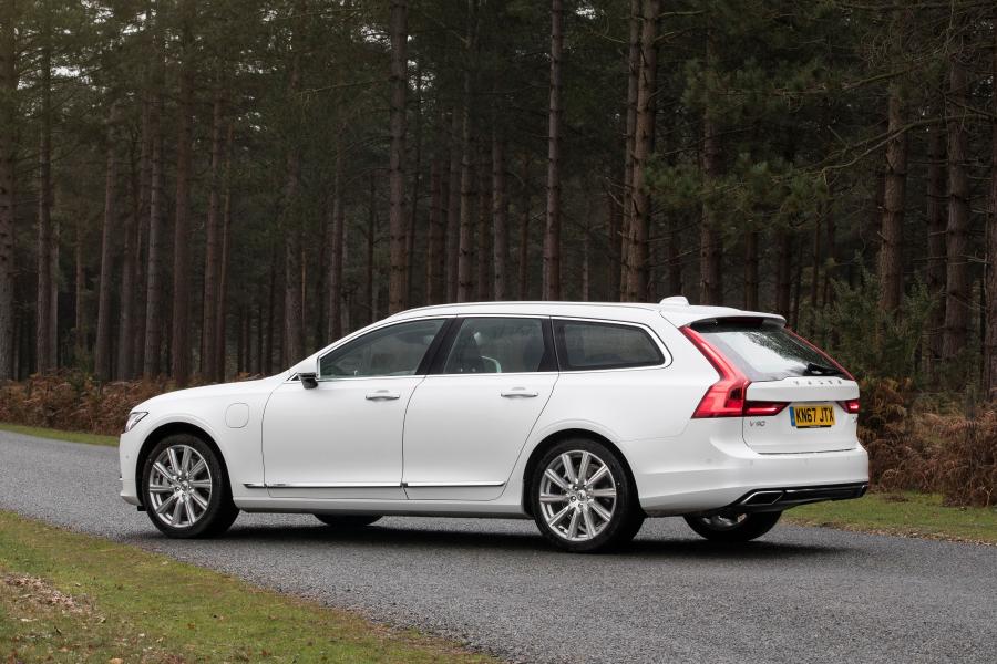  Volvo V90 T8 Inscription 2017 года  (UK) (фото 21 из 28)